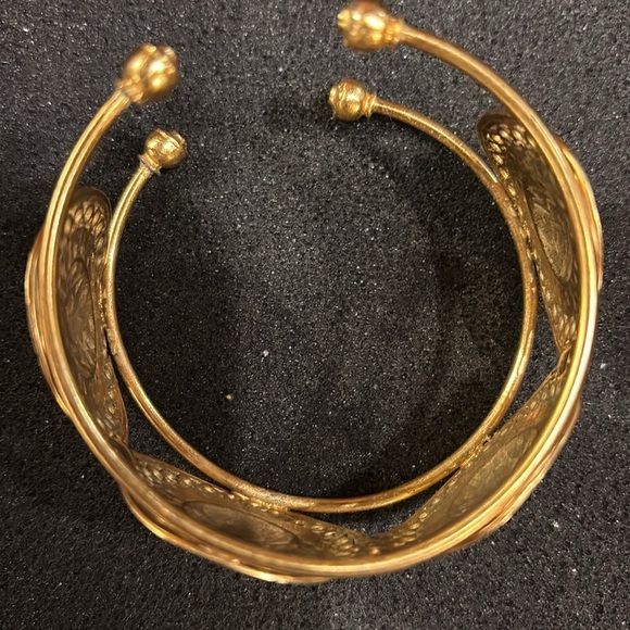 Beautiful Gold Tone Cuff Bracelet Statement piece - Picture 2 of 4